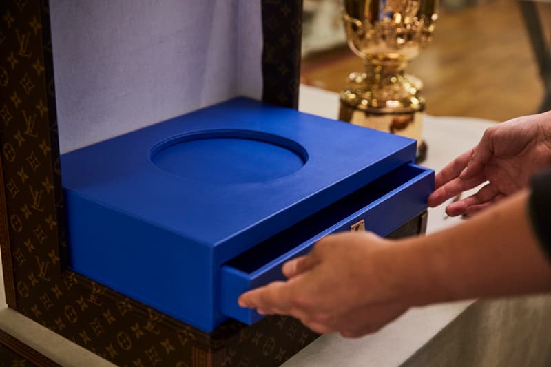 Louis Vuitton 为 2023 年法国橄榄球世界杯定制奖杯箱