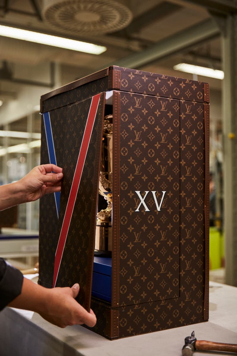 Louis Vuitton 为 2023 年法国橄榄球世界杯定制奖杯箱