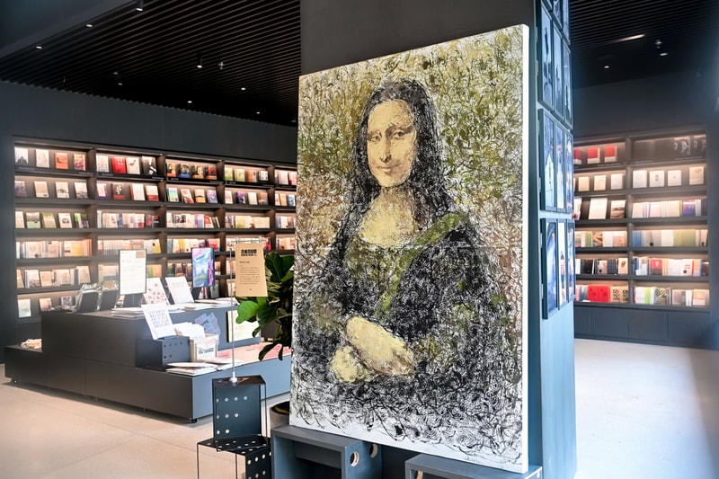 走进广州艺术家杰凸凸第七次个人球鞋艺术展《一步一脚印》