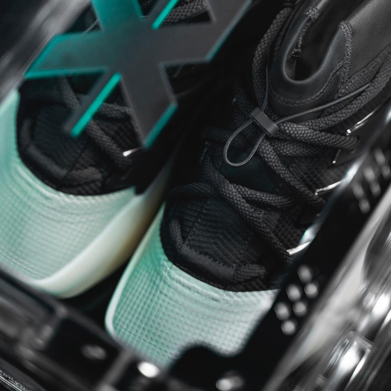率先近賞 Fear of God x adidas Basketball 最新联名鞋款