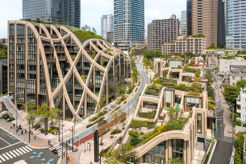 倫敦建築事務所 Heatherwick Studio 建造的全新東京街區 Azabudai Hills 正式開幕
