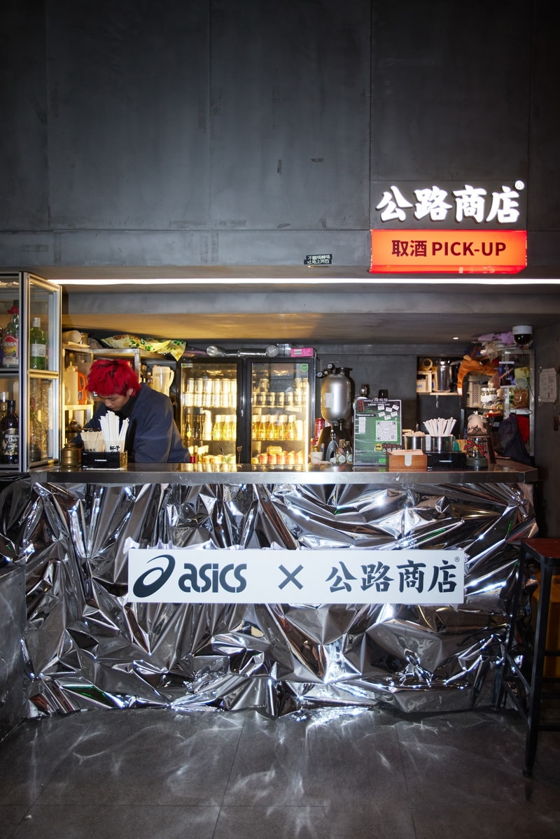 走进 ASICS x 公路商店 Y2K HYPERUNNING 特别活动