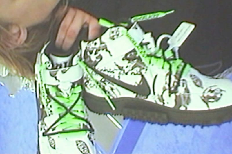 Off-White™ 再度携手 Nike 释出 AF1 Mid 全新联名鞋款