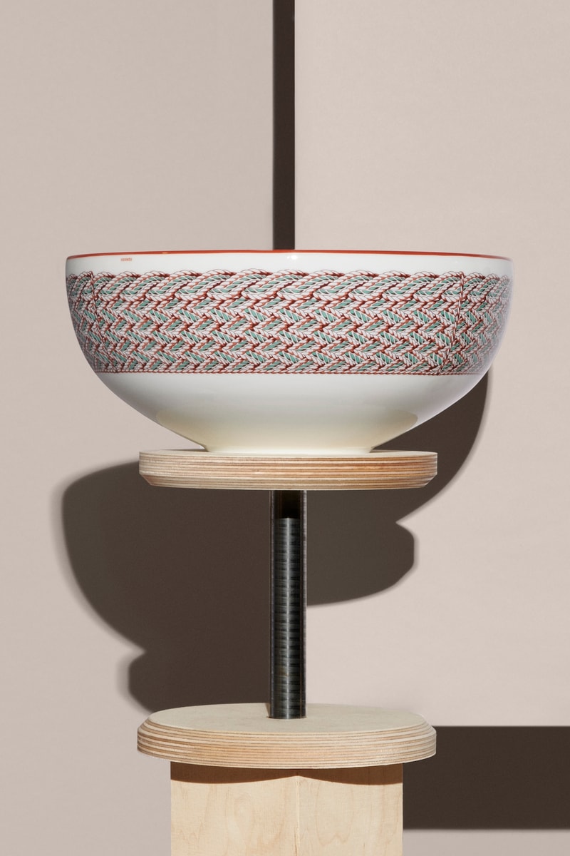 Hermès 推出全新 2024 Tressages équestres 餐瓷系列