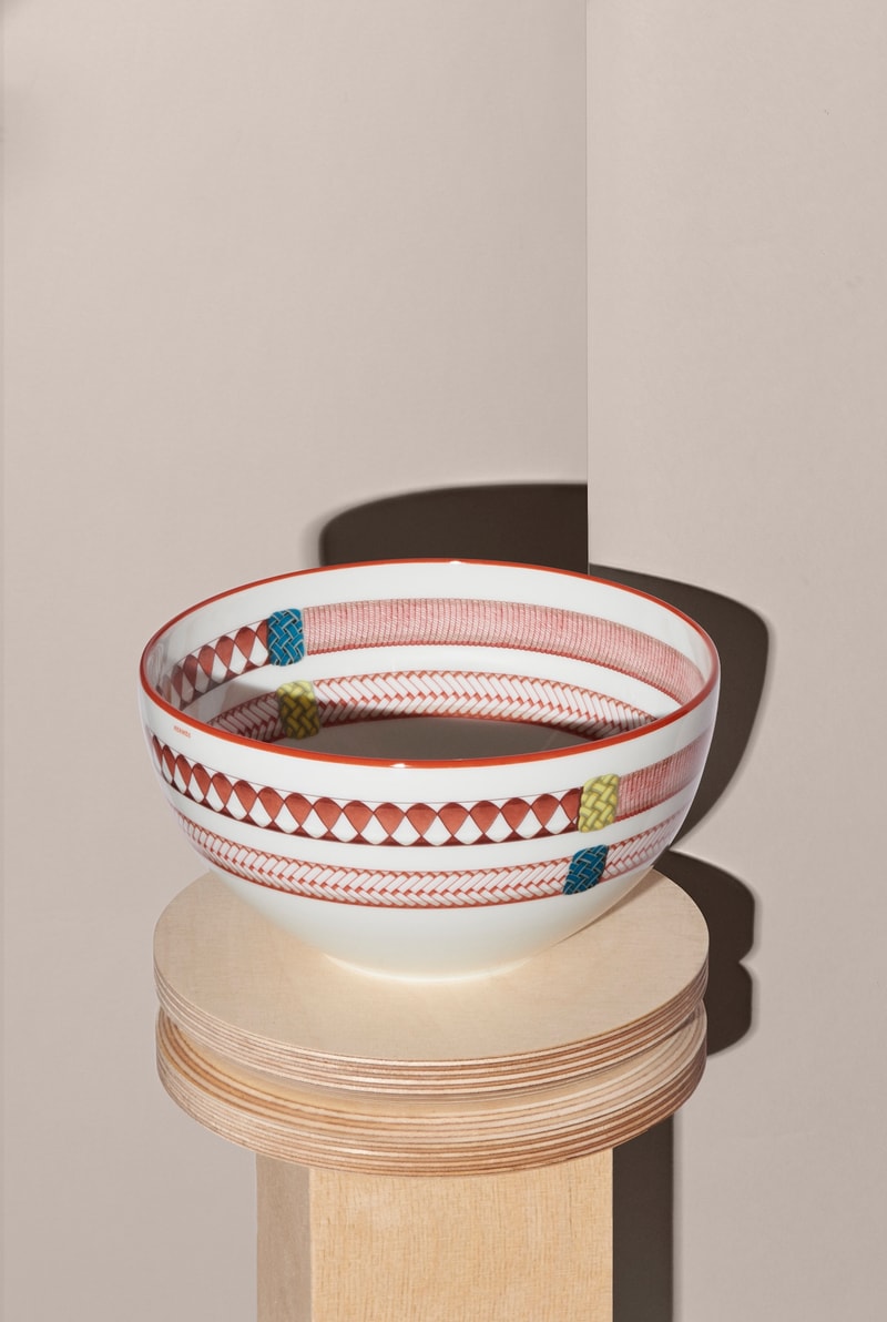 Hermès 推出全新 2024 Tressages équestres 餐瓷系列