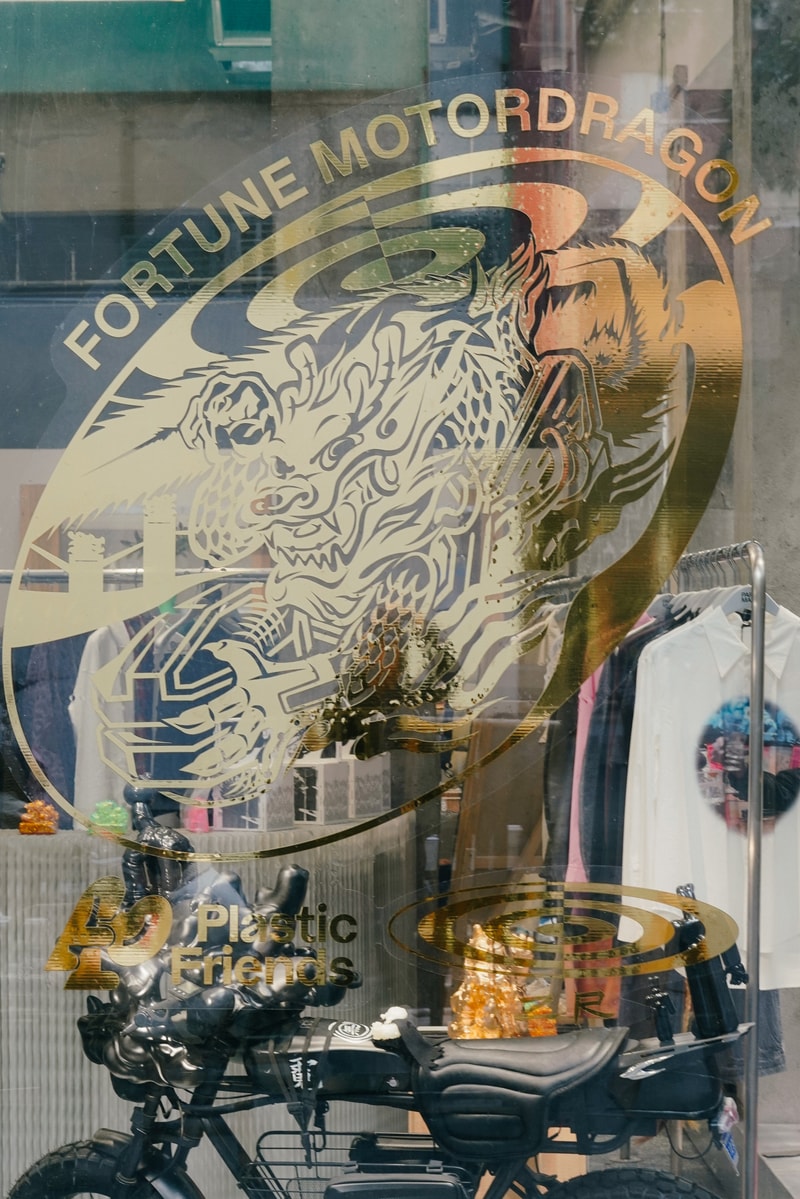 Plastic Friends x ZR x PARK MALL 龙年合作系列「极速招福龙」发布