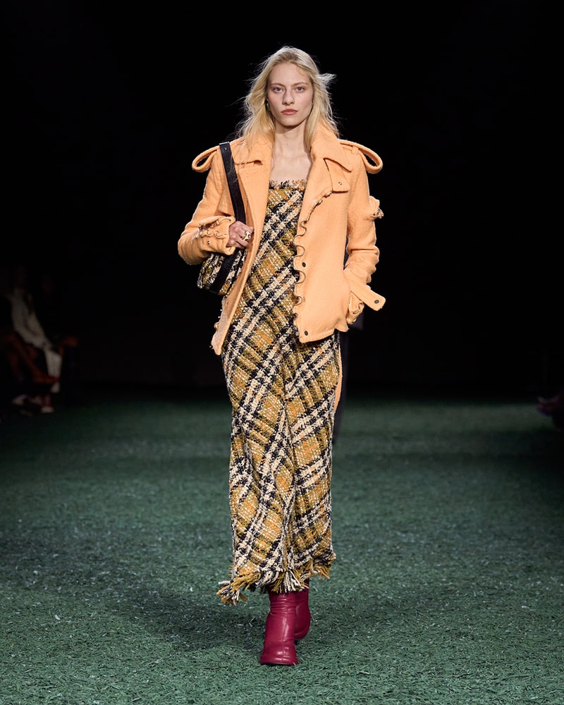 Burberry 2024 冬季系列大秀登場