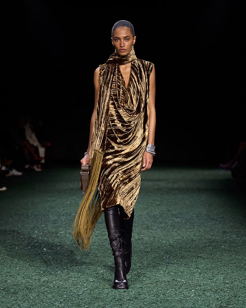 Burberry 2024 冬季系列大秀登場