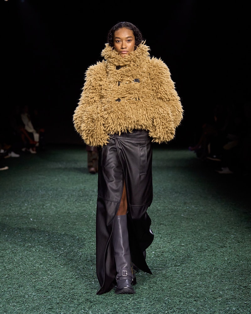 Burberry 2024 冬季系列大秀登場