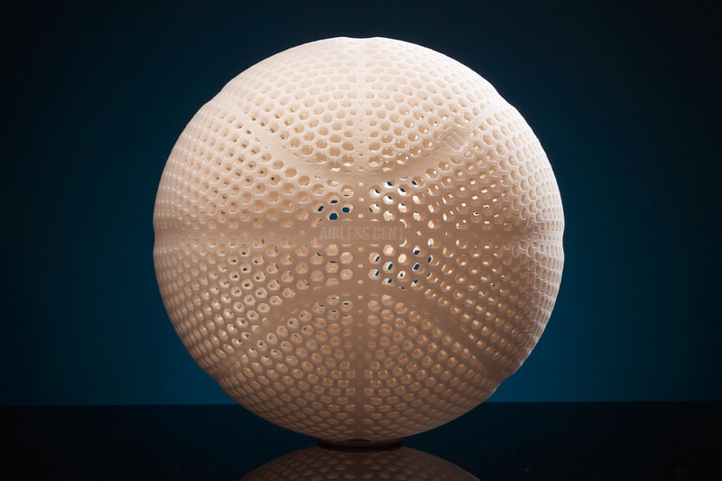 Wilson 推出要價 $2,500 美元 3D 打印「無氣」籃球