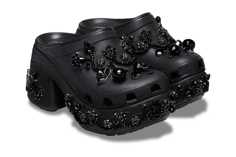 Crocs 携手 Simone Rocha 推出全新联名系列