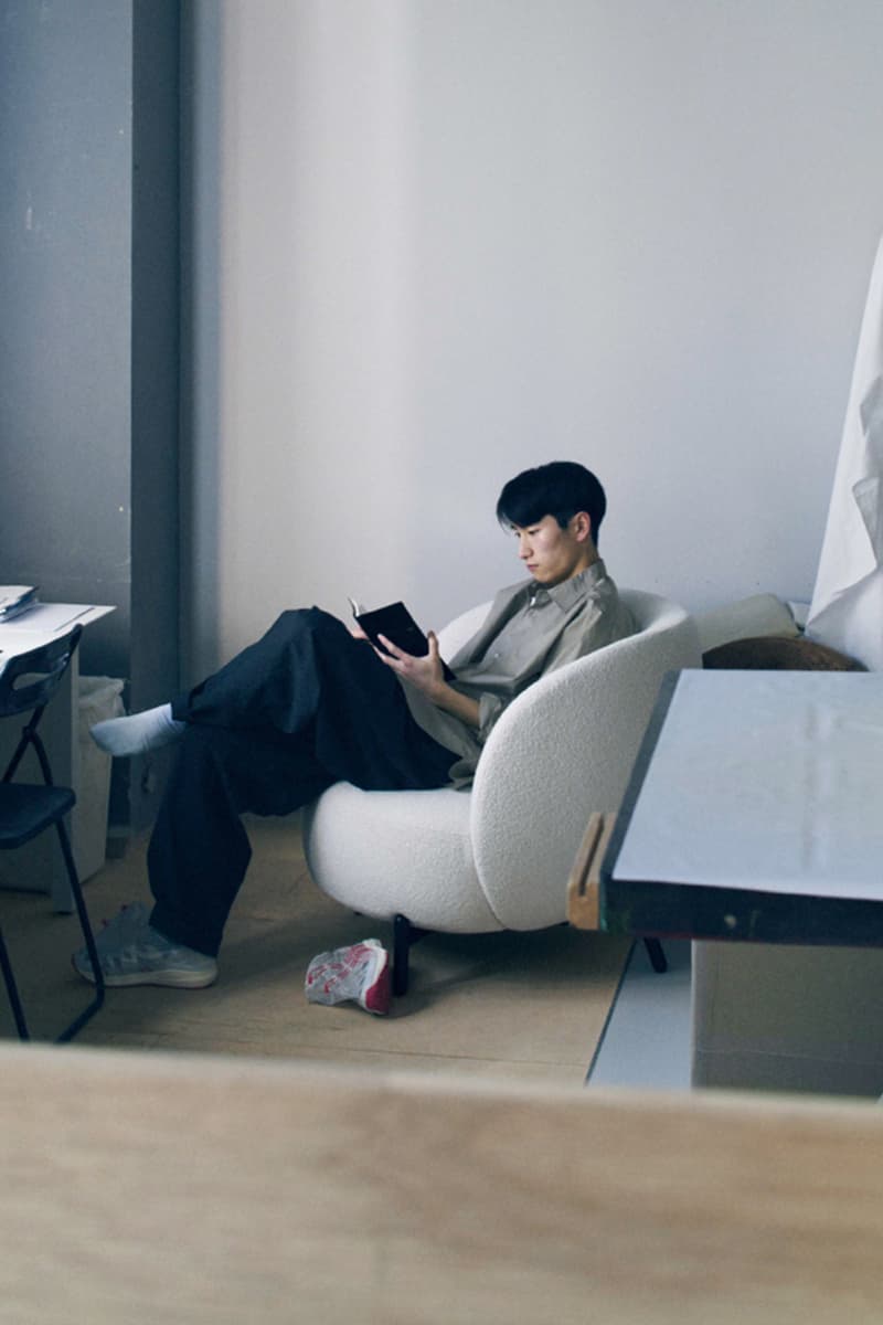 ASICS 攜手日本建築師隈研吾打造全新联名鞋款「Archisite ORU」