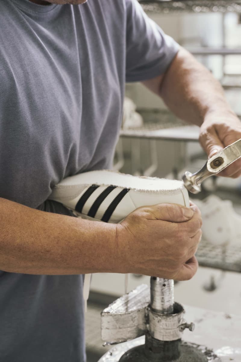 adidas Originals 与 JJJJound 合作 Samba 联名系列即将发售