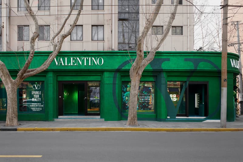 VALENTINO 于上海开设「纵情绿」限时自拍馆