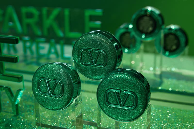 VALENTINO 于上海开设「纵情绿」限时自拍馆