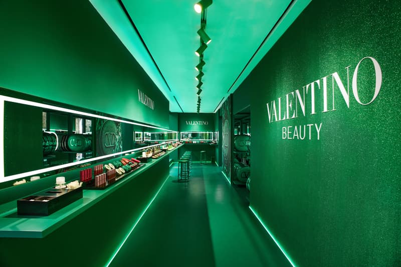 VALENTINO 于上海开设「纵情绿」限时自拍馆
