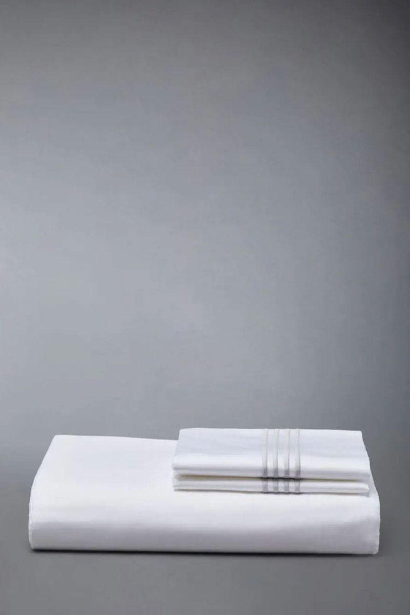 Thom Browne 携手 Frette 打造全新寝具系列