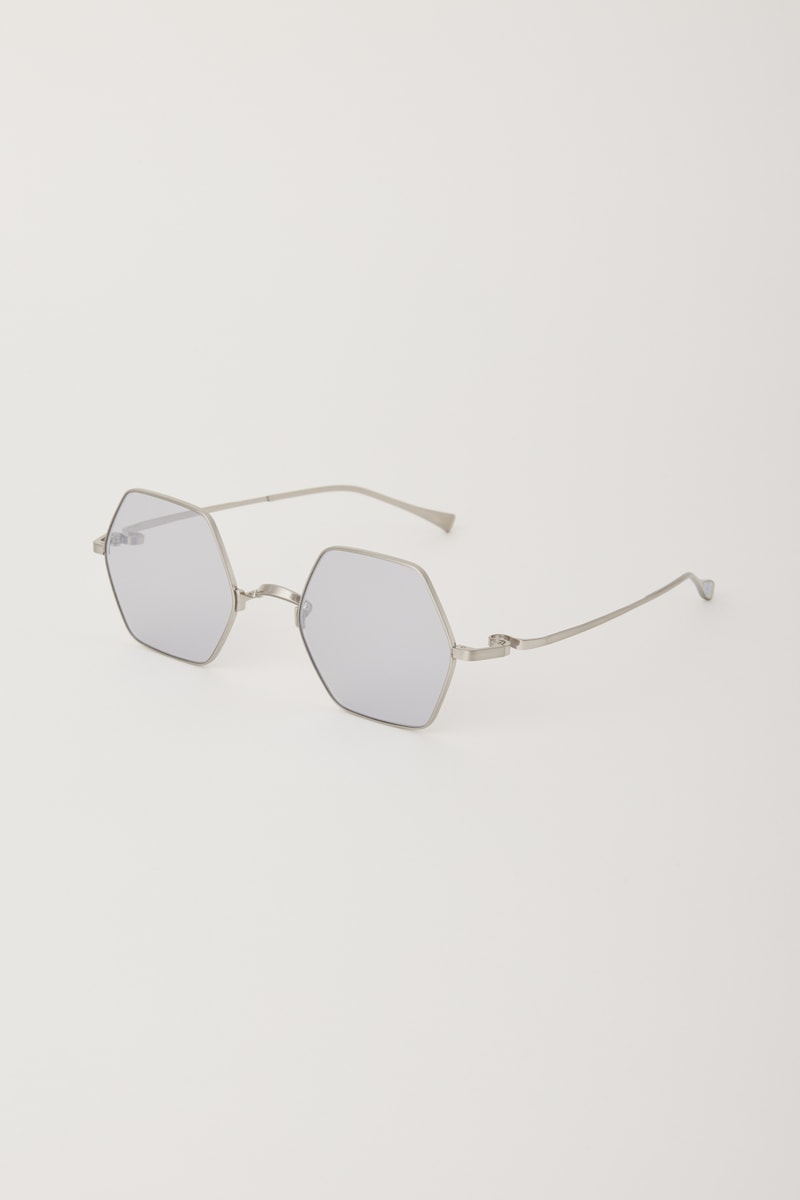 CFCL 携⼿⽇本眼镜品牌 999.9 推出「CFCL EYEWEAR」系列