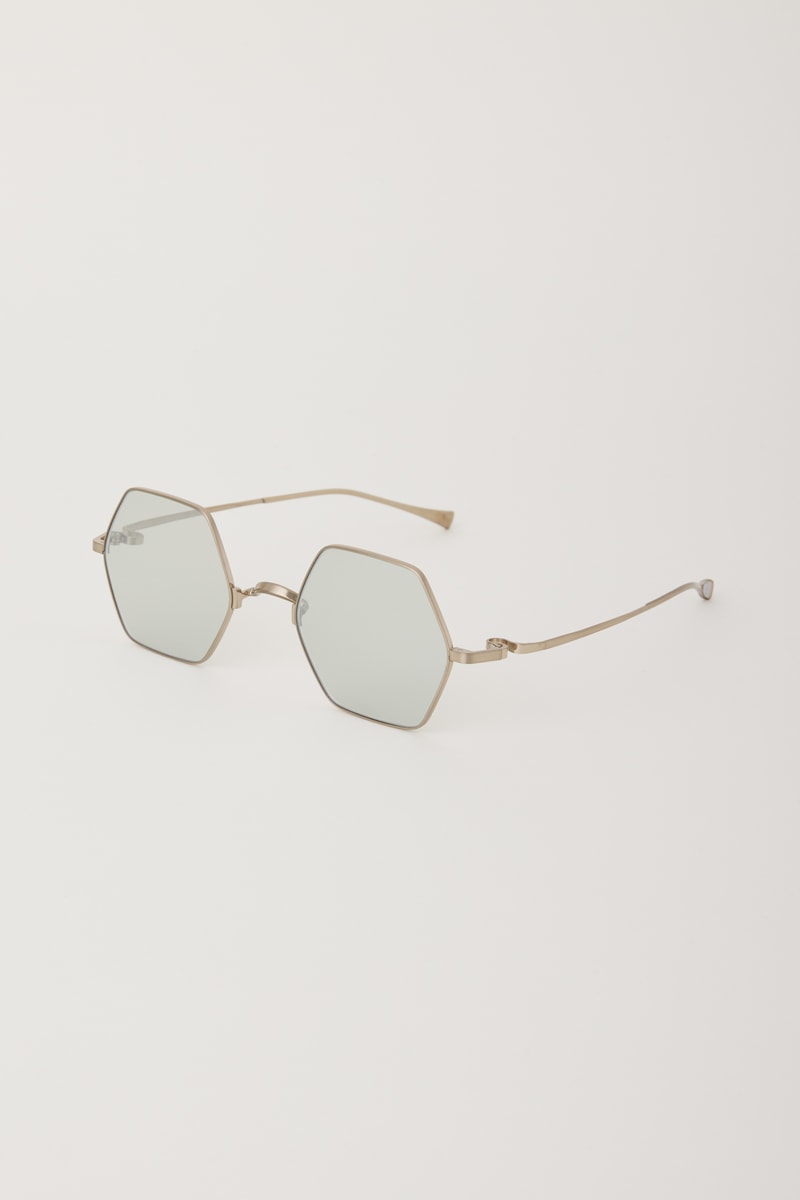 CFCL 携⼿⽇本眼镜品牌 999.9 推出「CFCL EYEWEAR」系列