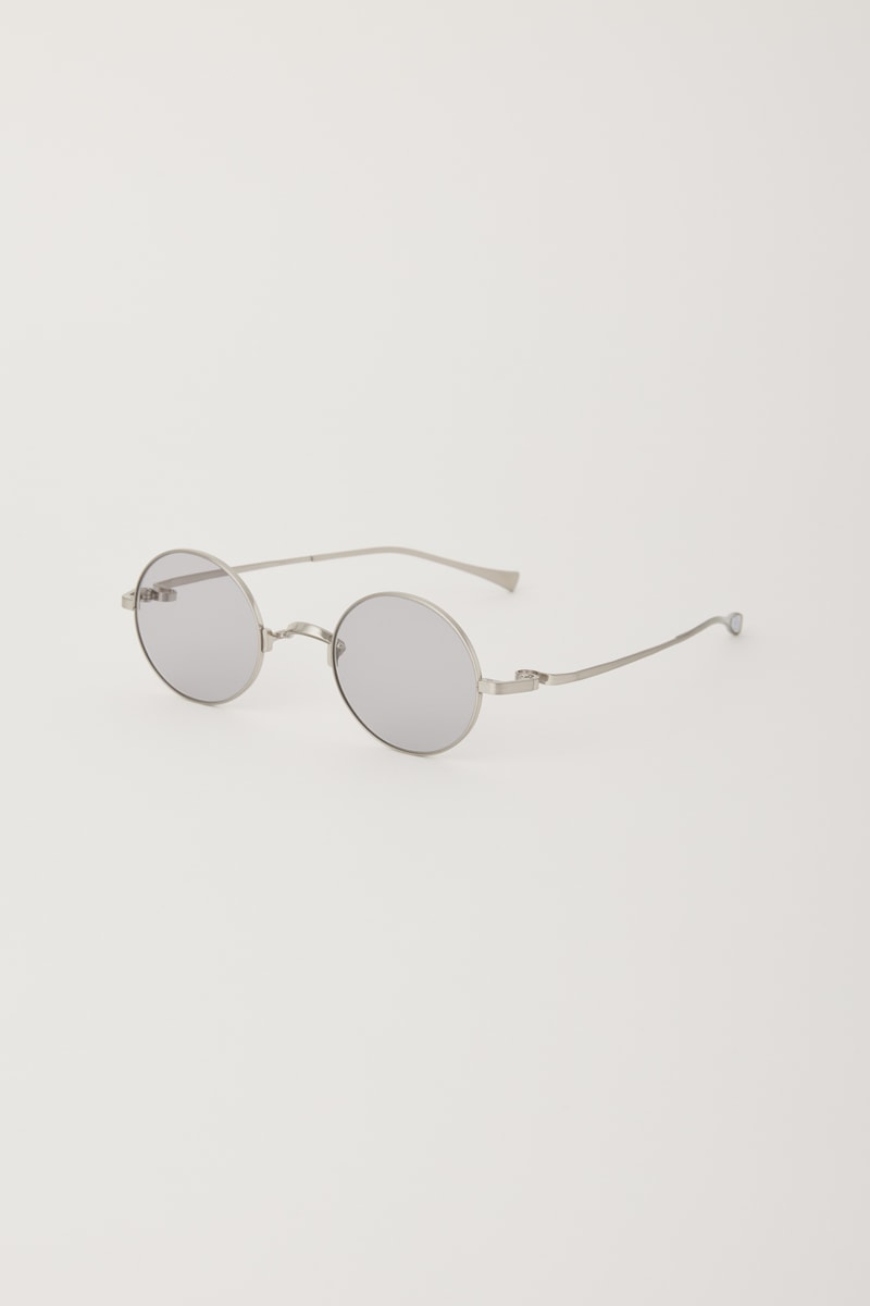CFCL 携⼿⽇本眼镜品牌 999.9 推出「CFCL EYEWEAR」系列