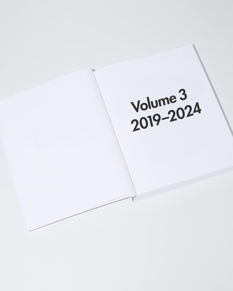 Supreme 正式发布《30 Years: T-Shirts 1994-2024》纪念书册