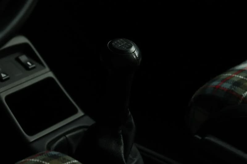 RUF 操刀 Porsche 964 RS 底盤定製車型展開拍賣