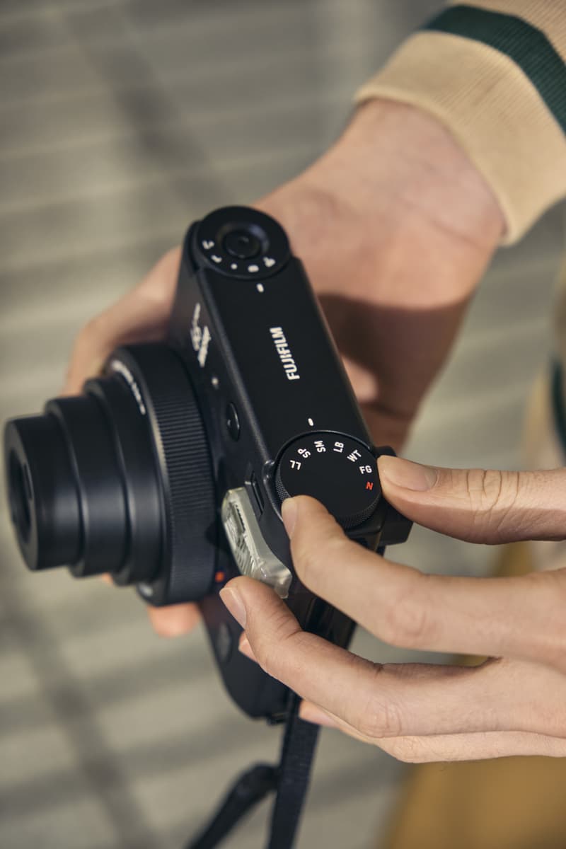 Fujifilm 推出全新即影即有相機 instax mini 99