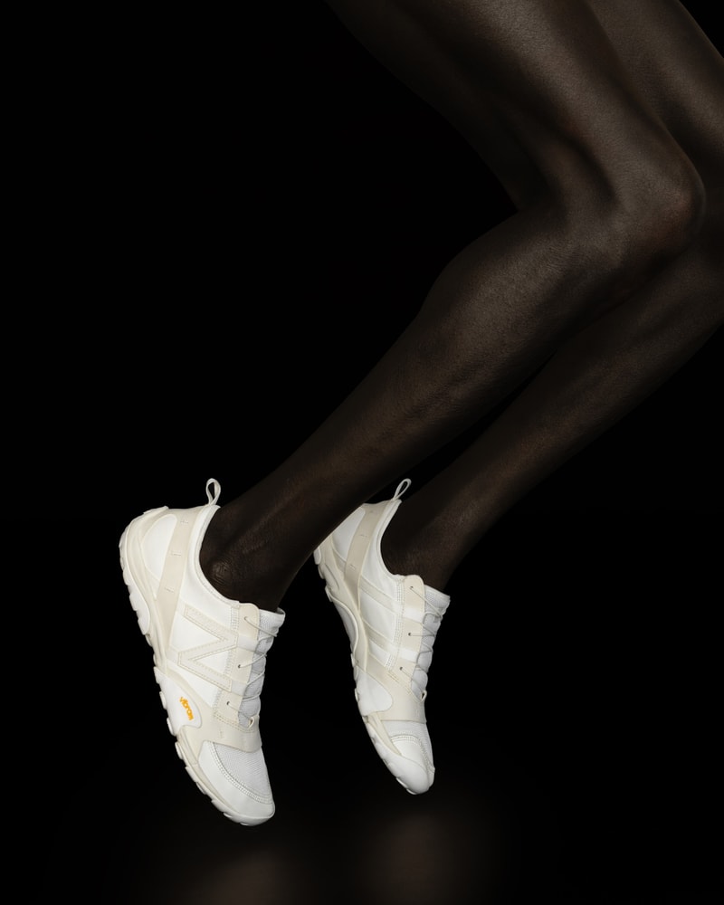 ISSEY MIYAKE 首度攜手 New Balance 打造全新聯名鞋款 MT10O