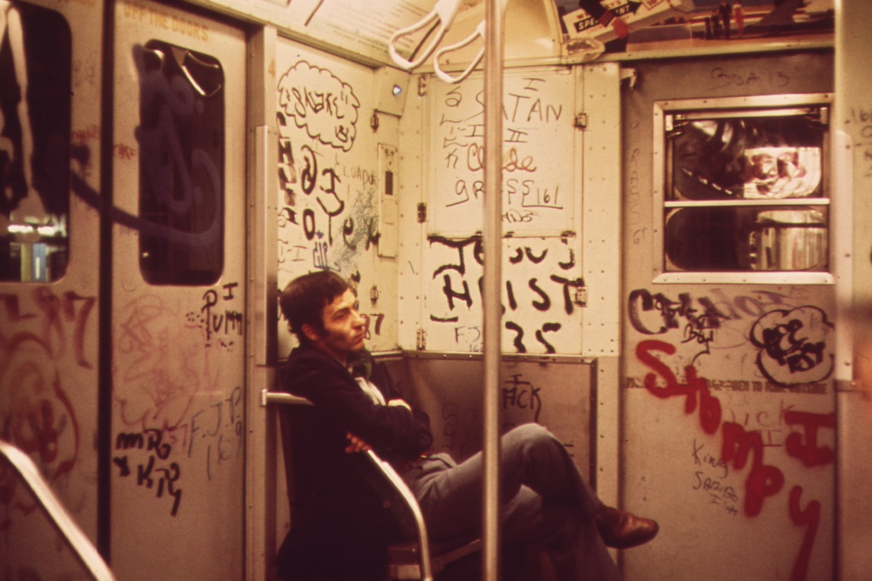從藝術家、品牌爭相聯名的地鐵卡說起，紐約地鐵何以成為街頭潮流的文化圖騰？