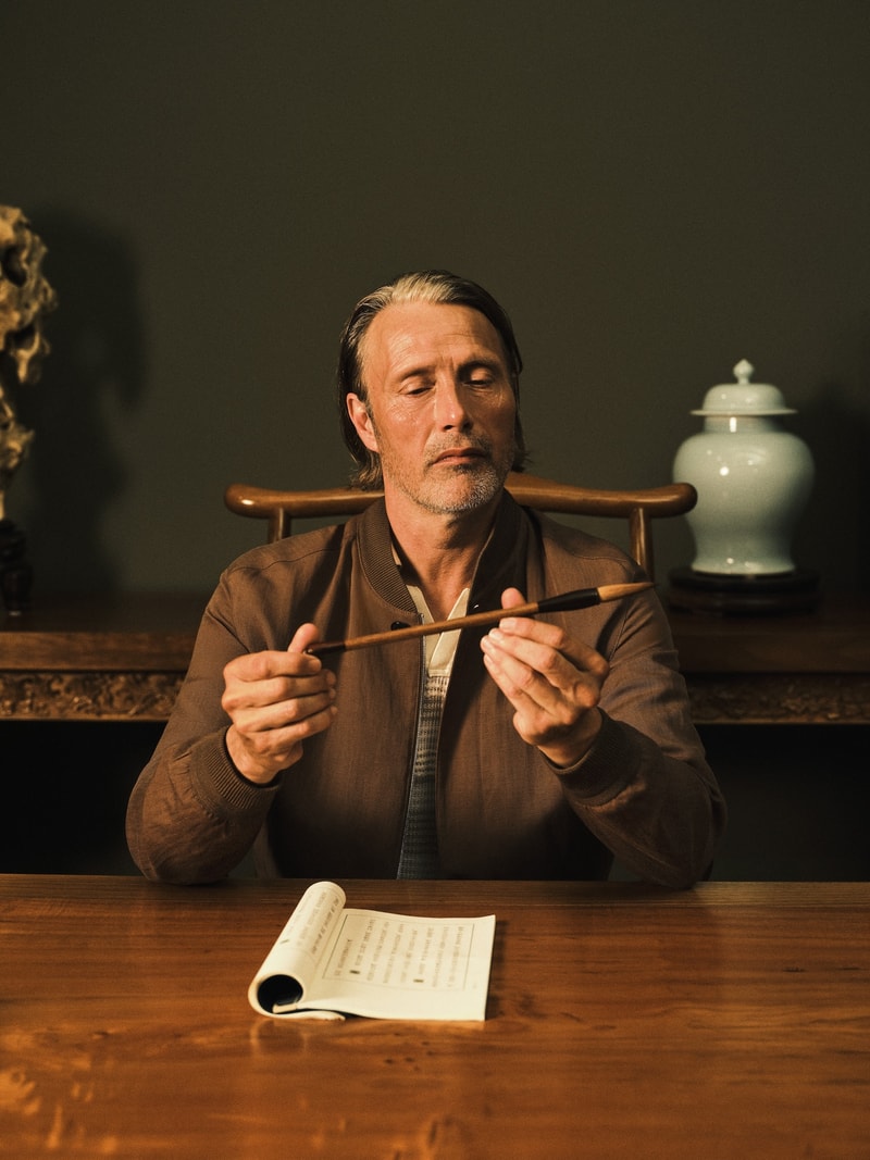 ZEGNA 全球代言人 Mads Mikkelsen 漫步上海街头 