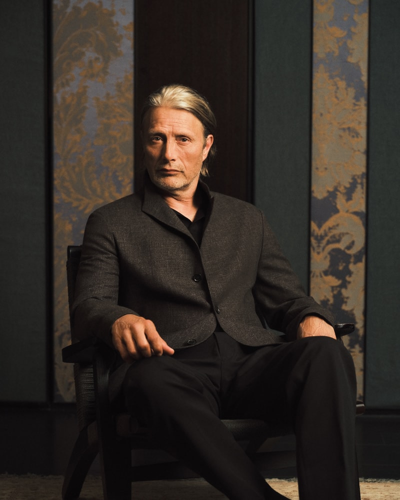 ZEGNA 全球代言人 Mads Mikkelsen 漫步上海街头 