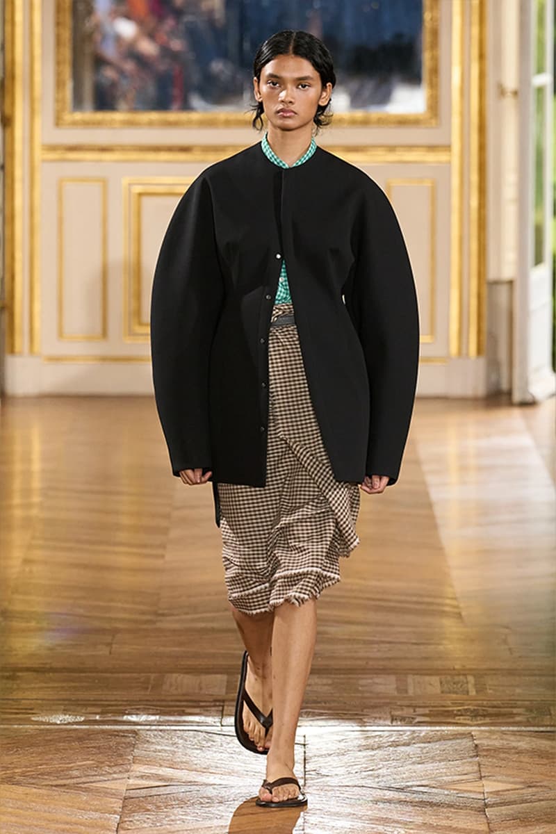 AURALEE 發佈 2025 春夏系列大秀