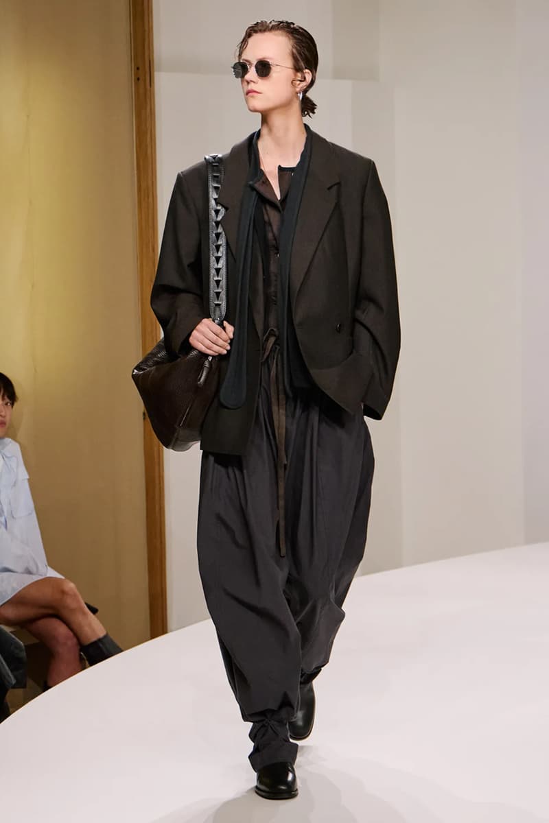 LEMAIRE 發佈 2025 春夏系列大秀