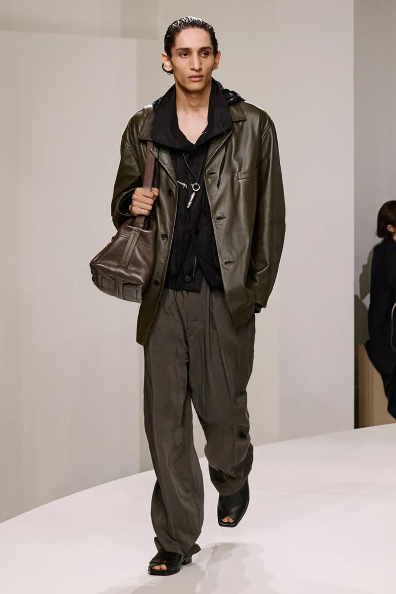 LEMAIRE 發佈 2025 春夏系列大秀