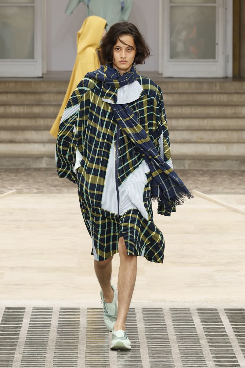 HOMME PLISSÉ ISSEY MIYAKE 發佈 2025 春夏系列大秀