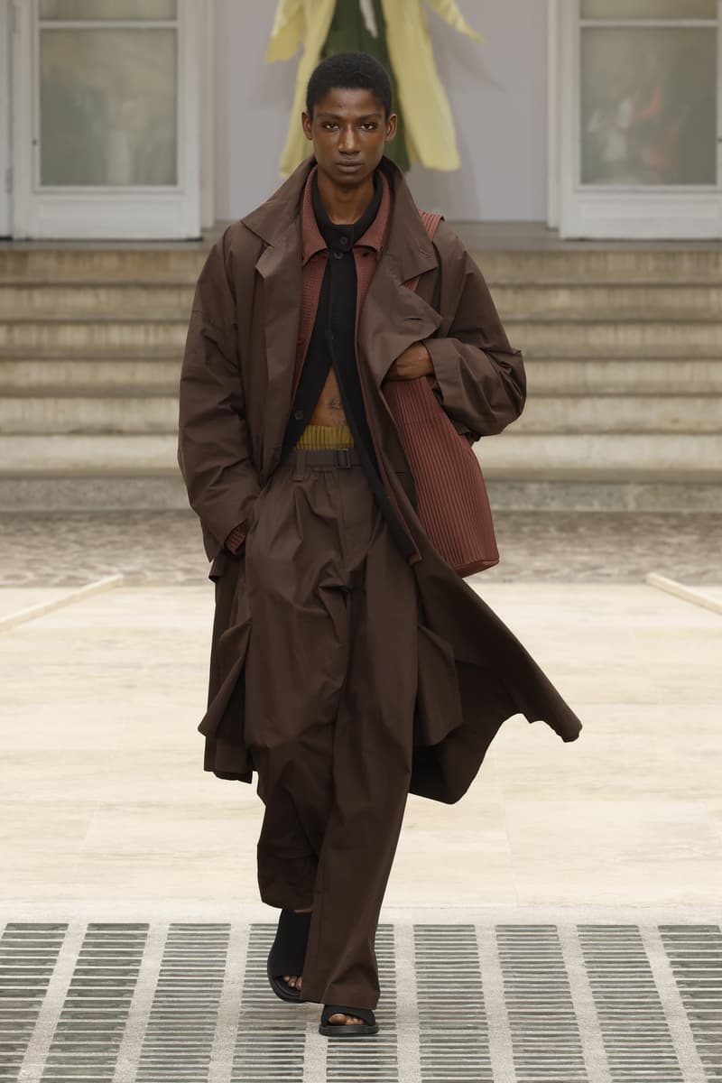 HOMME PLISSÉ ISSEY MIYAKE 發佈 2025 春夏系列大秀