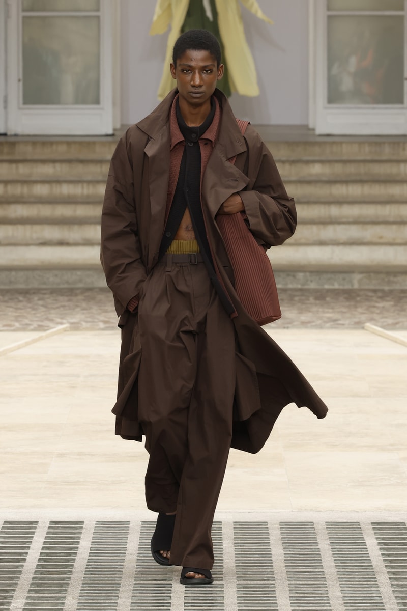 HOMME PLISSÉ ISSEY MIYAKE 發佈 2025 春夏系列大秀