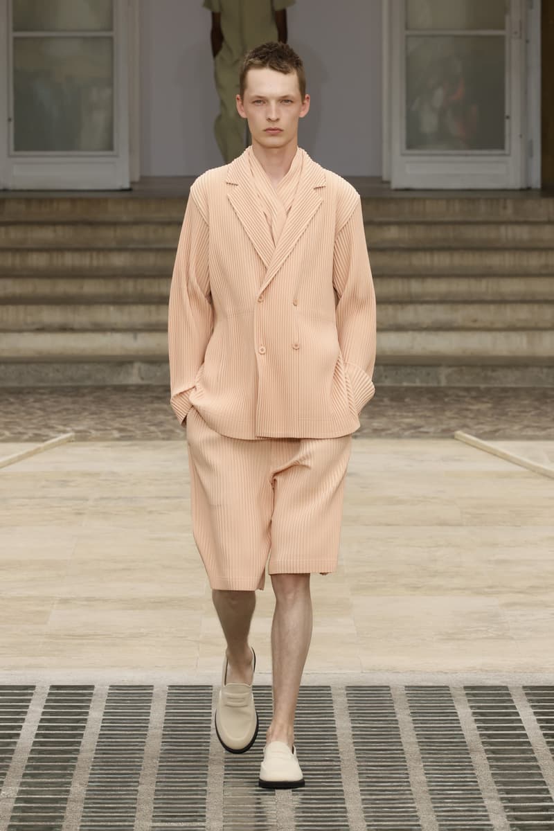 HOMME PLISSÉ ISSEY MIYAKE 發佈 2025 春夏系列大秀