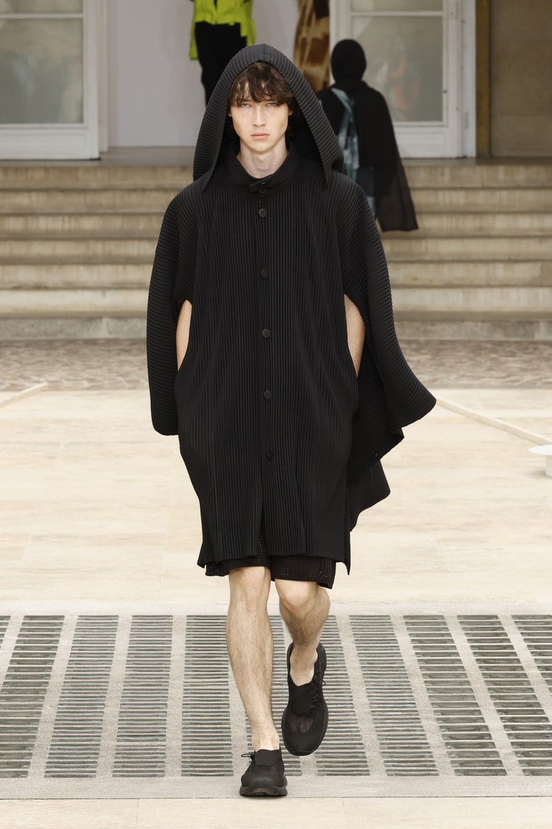 HOMME PLISSÉ ISSEY MIYAKE 發佈 2025 春夏系列大秀
