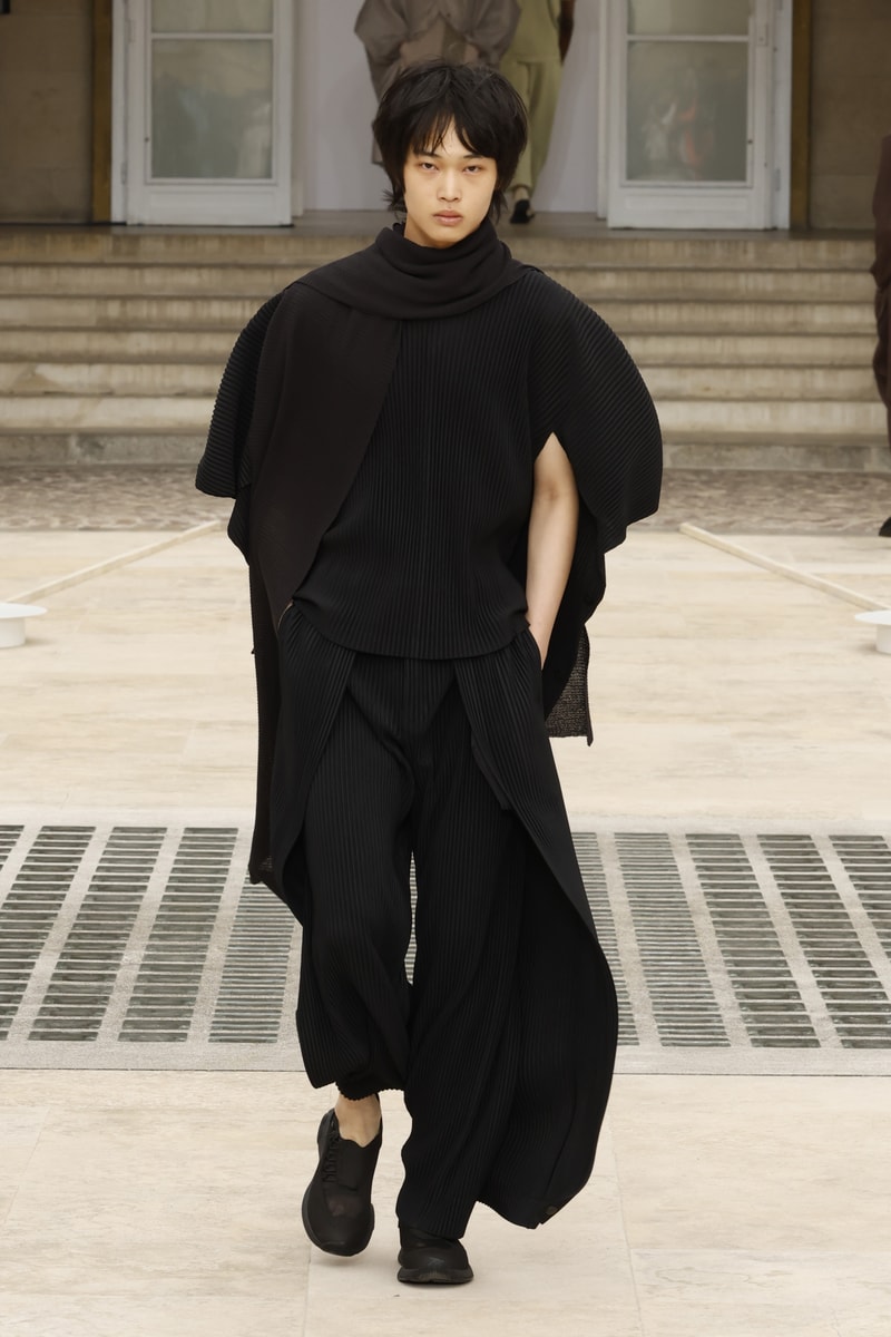 HOMME PLISSÉ ISSEY MIYAKE 發佈 2025 春夏系列大秀