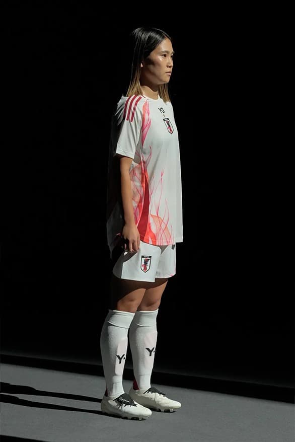 Y-3 2025 春夏系列大秀登場