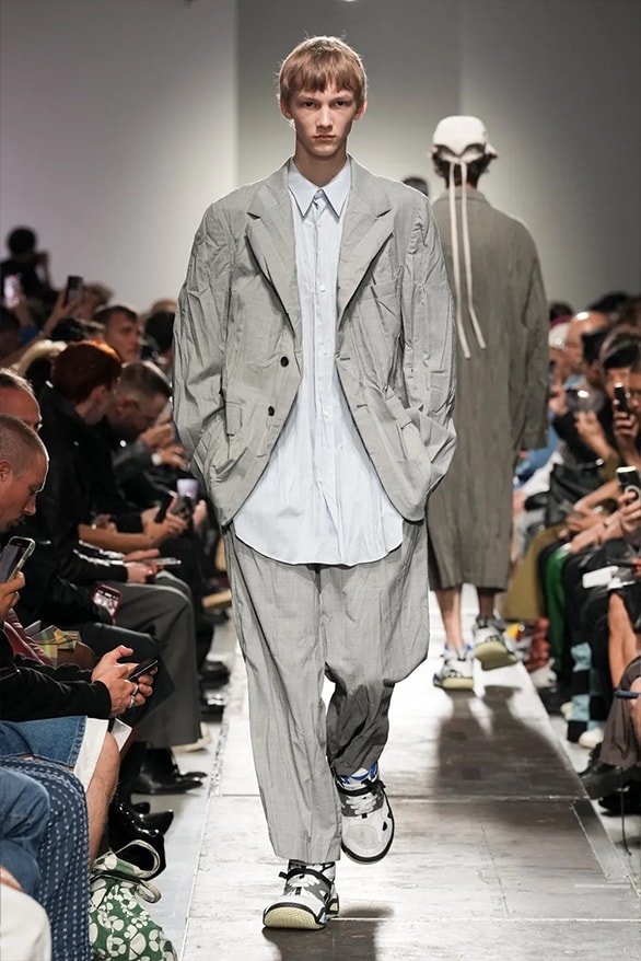 Hed Mayner 發佈 2025 春夏系列大秀