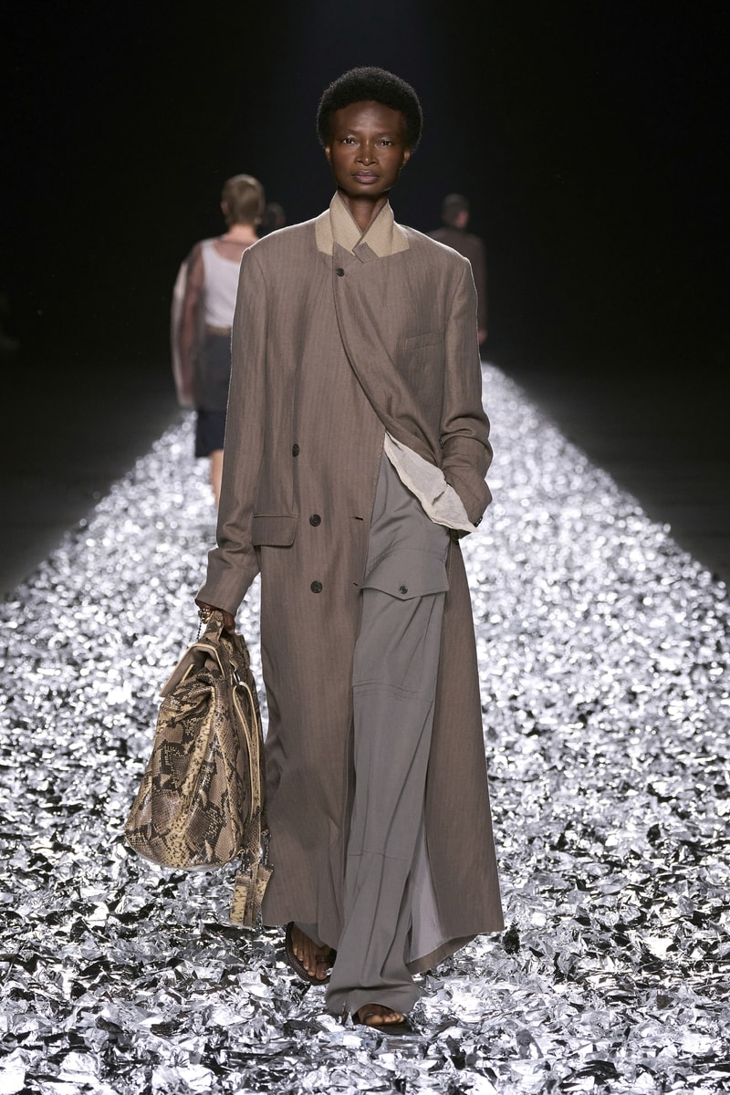 Dries Van Noten 发布 2025 春夏男装系列
