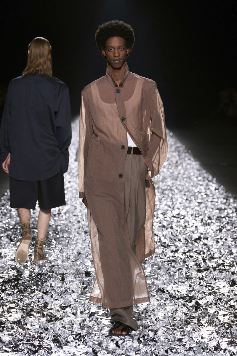 Dries Van Noten 发布 2025 春夏男装系列