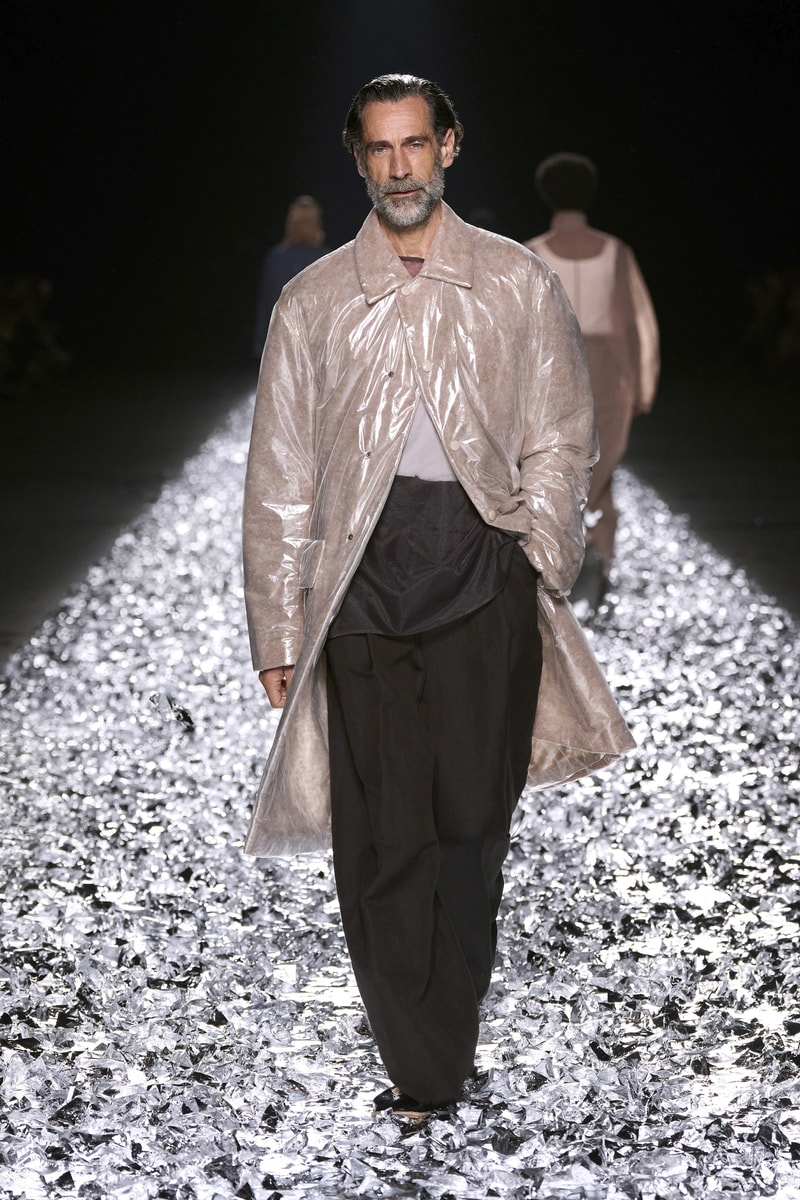 Dries Van Noten 发布 2025 春夏男装系列