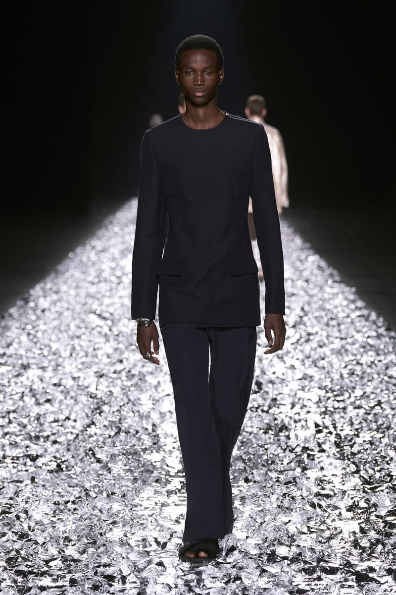 Dries Van Noten 发布 2025 春夏男装系列