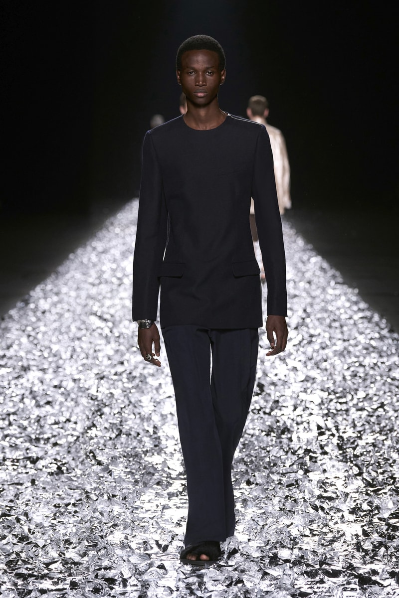 Dries Van Noten 发布 2025 春夏男装系列