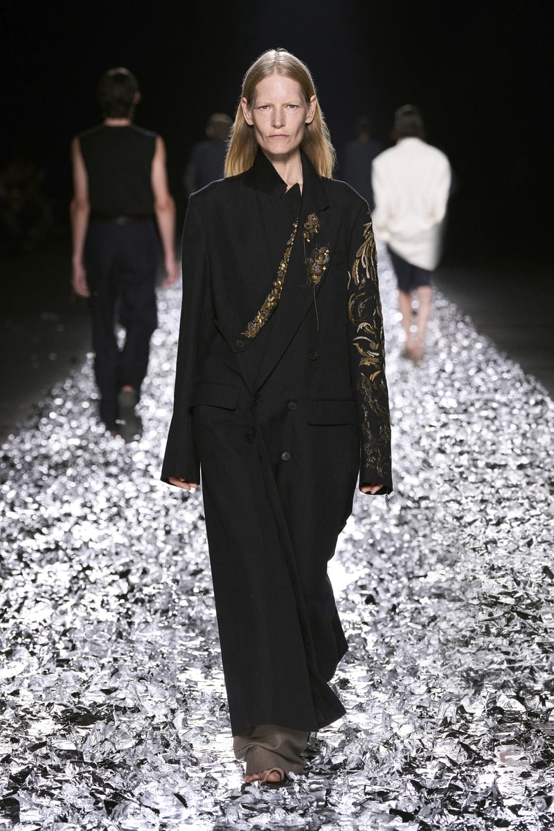 Dries Van Noten 发布 2025 春夏男装系列