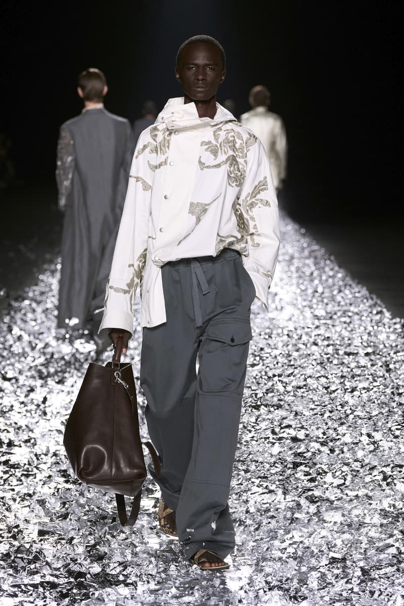 Dries Van Noten 发布 2025 春夏男装系列