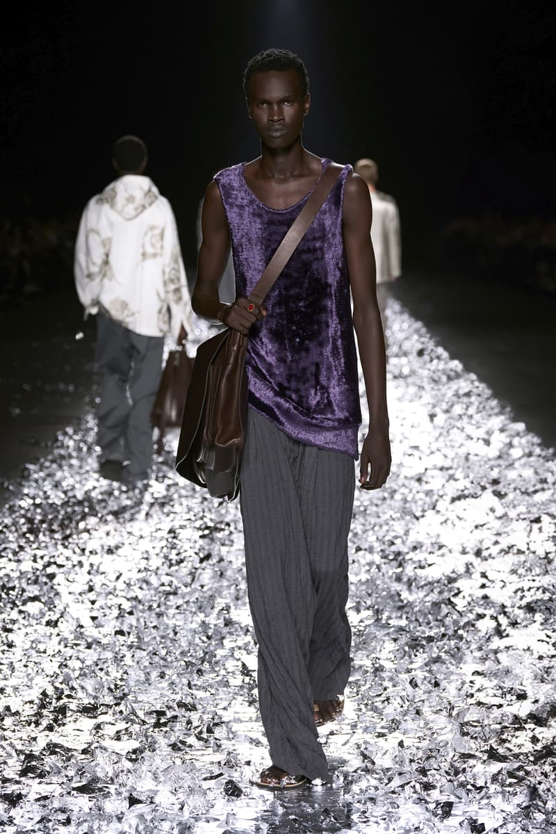 Dries Van Noten 发布 2025 春夏男装系列